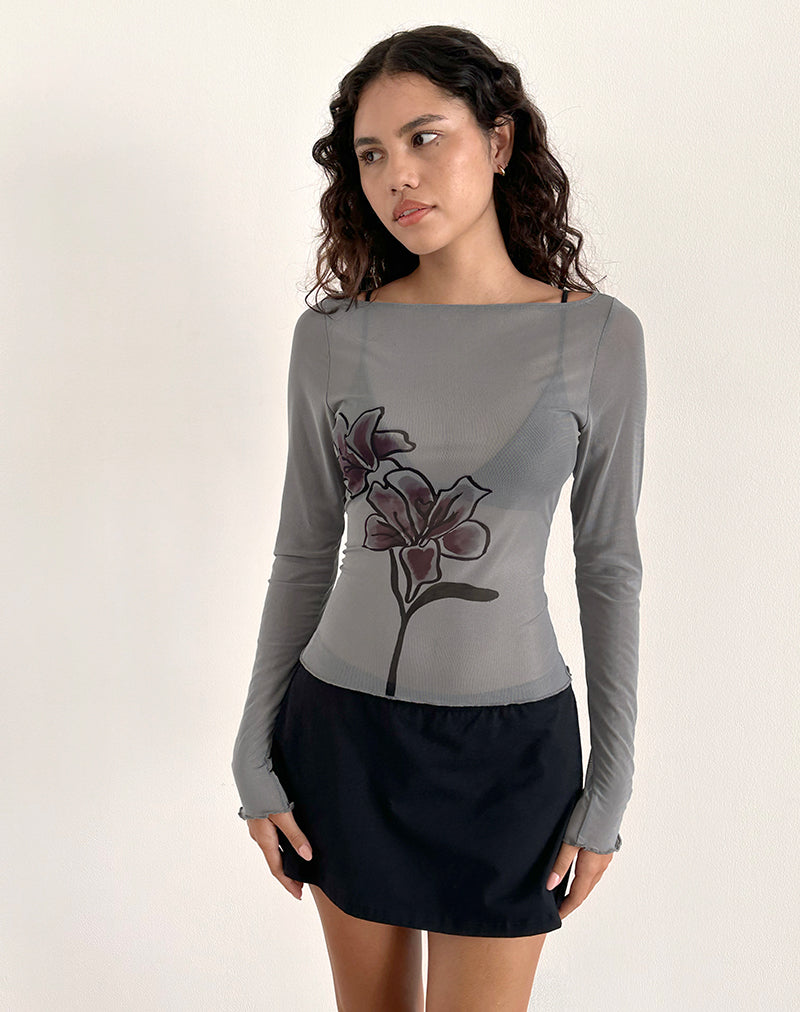 Amabon Long Sleeve Top in Dark Grey with Burgundy Lily (Top à manches longues en gris foncé avec lys en bourgogne)