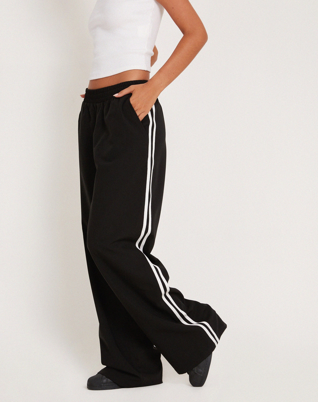 Bennett Wide Leg Trouser in Tailoring Black with White Stripe (pantalon à jambes larges Bennett)