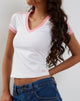 Image de Izolde Tee en blanc avec broderie M rose