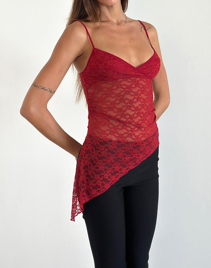 Kacha - Top cami asymétrique en dentelle de mari rouge
