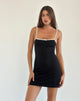 Image de la mini robe Riniko en noir avec reliure blanche