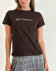 Image de Saki Tee en marron chocolaté avec l'imprimé Girl Intuition