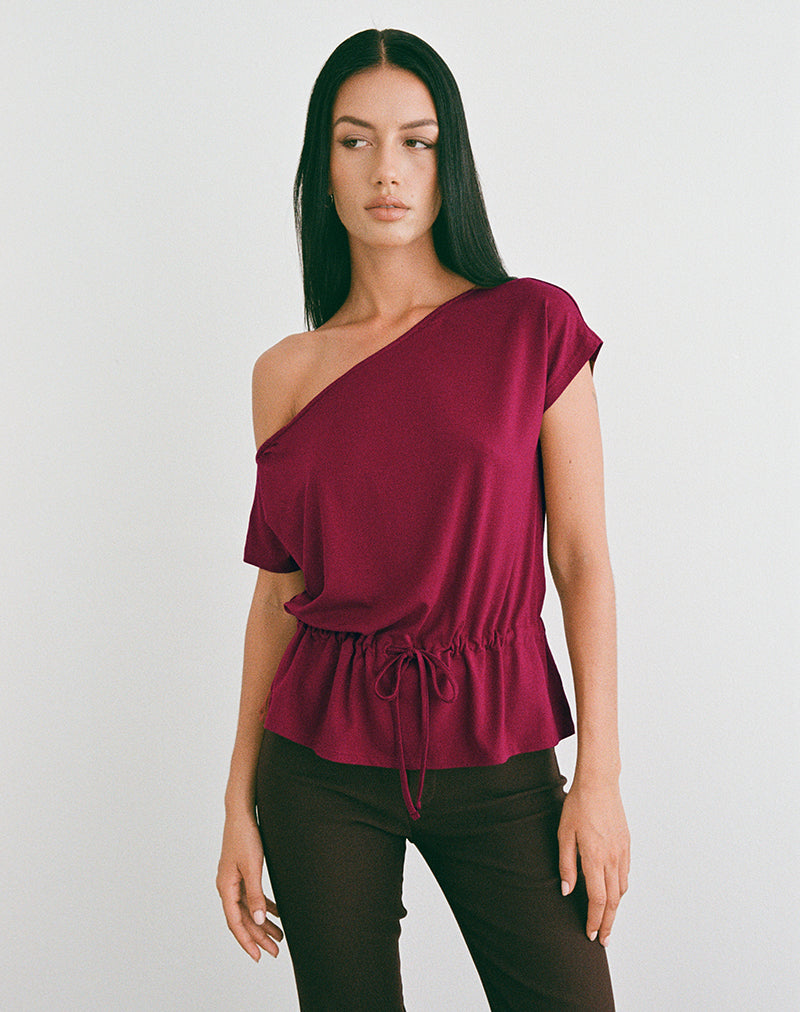 Image de Sika One Shoulder Top in Burgundy with Tie Belt (Top asymétrique avec ceinture à nouer)