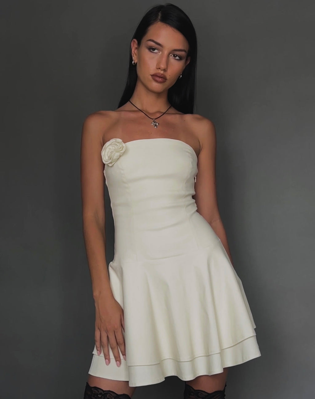 Mini robe Striata en crème avec rosette et dos en dentelle