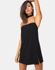 Image de la mini robe Chanista en noir avec chaîne en argent