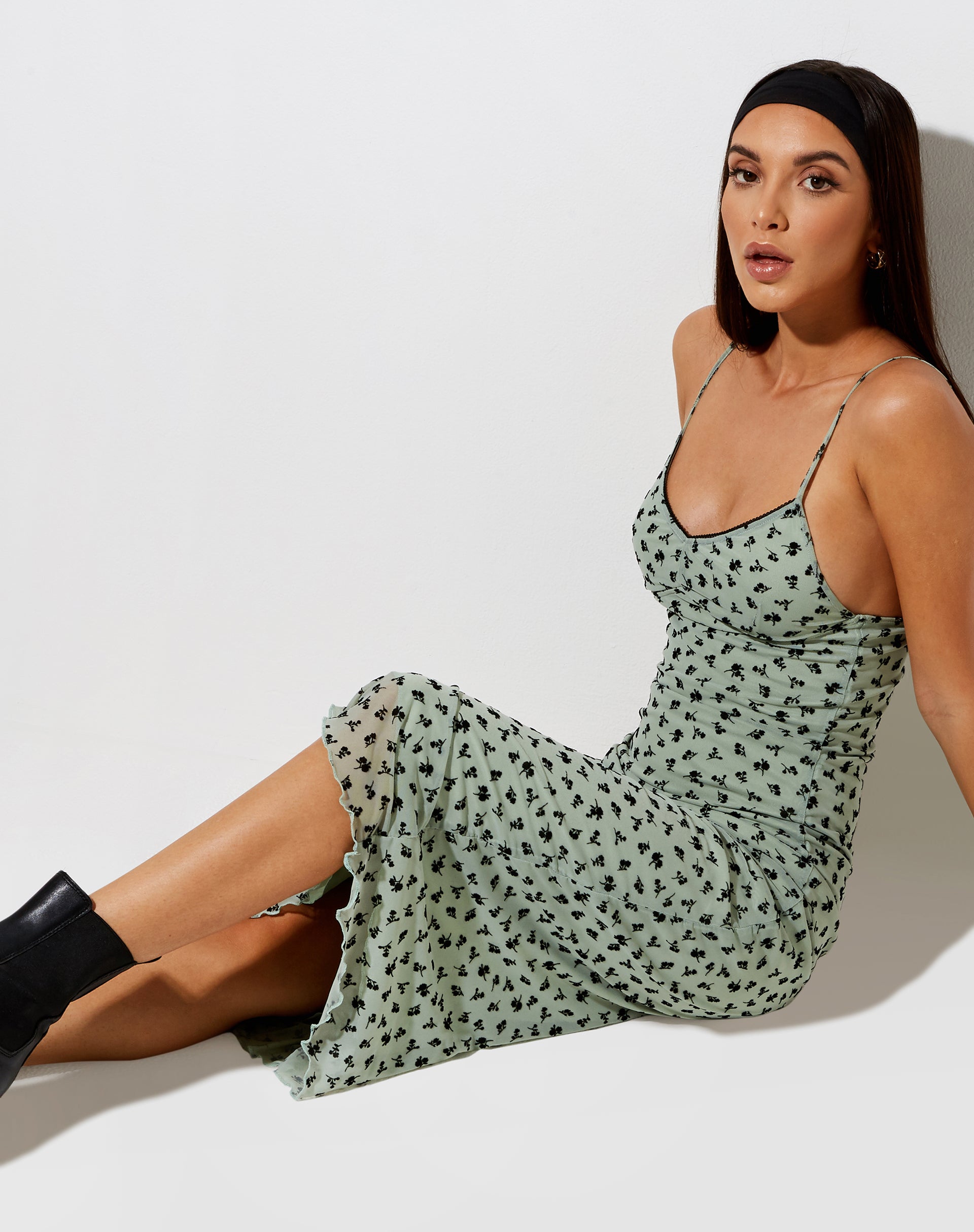 Image de Cotina Midi Dress in Sage Flower Buds Black Flock