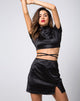Image de la mini-jupe Dina en satin spandex noir