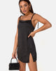Image de la robe Doella en satin noir