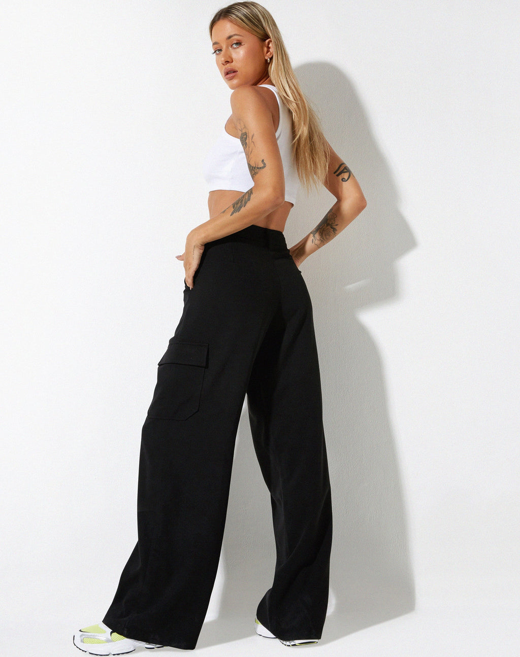 Pantalon cargo Abba à taille basse en noir tailleur