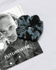 Image de XL Scrunchie en Dragon Flower Black and Mint