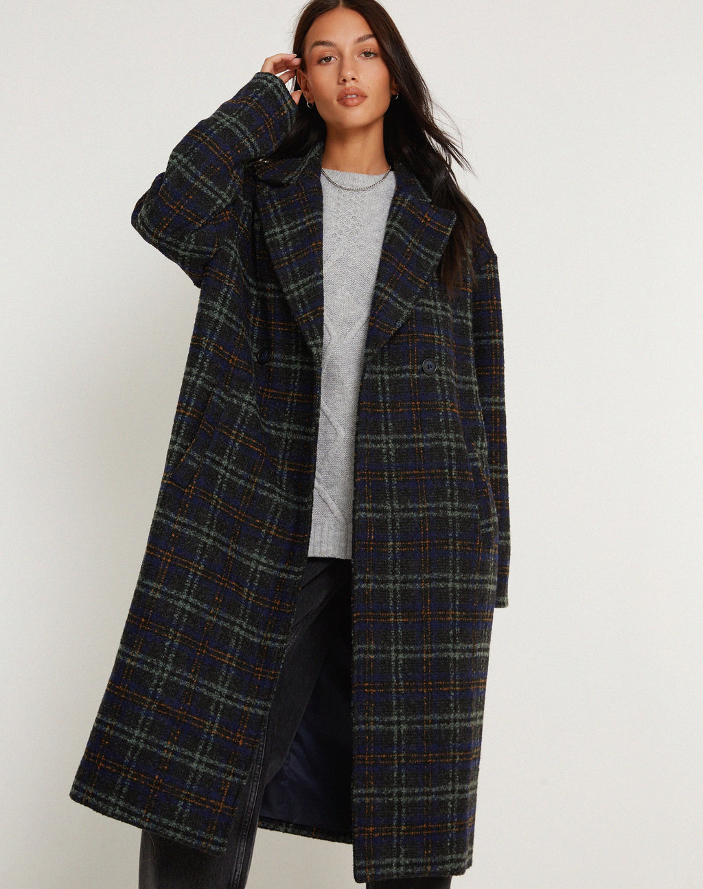 Manteau Orlova à carreaux bleu marine, noir et marron