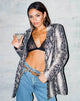 Image de Verra Blazer oversize en PU Beige Snake