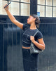 image de Shyla Cropped Tee en noir avec maille blanche