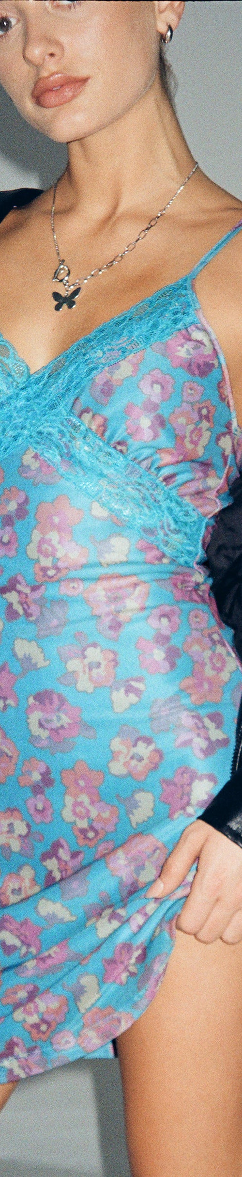 Image de Coline Mini robe imprimée en bleu floral contrasté