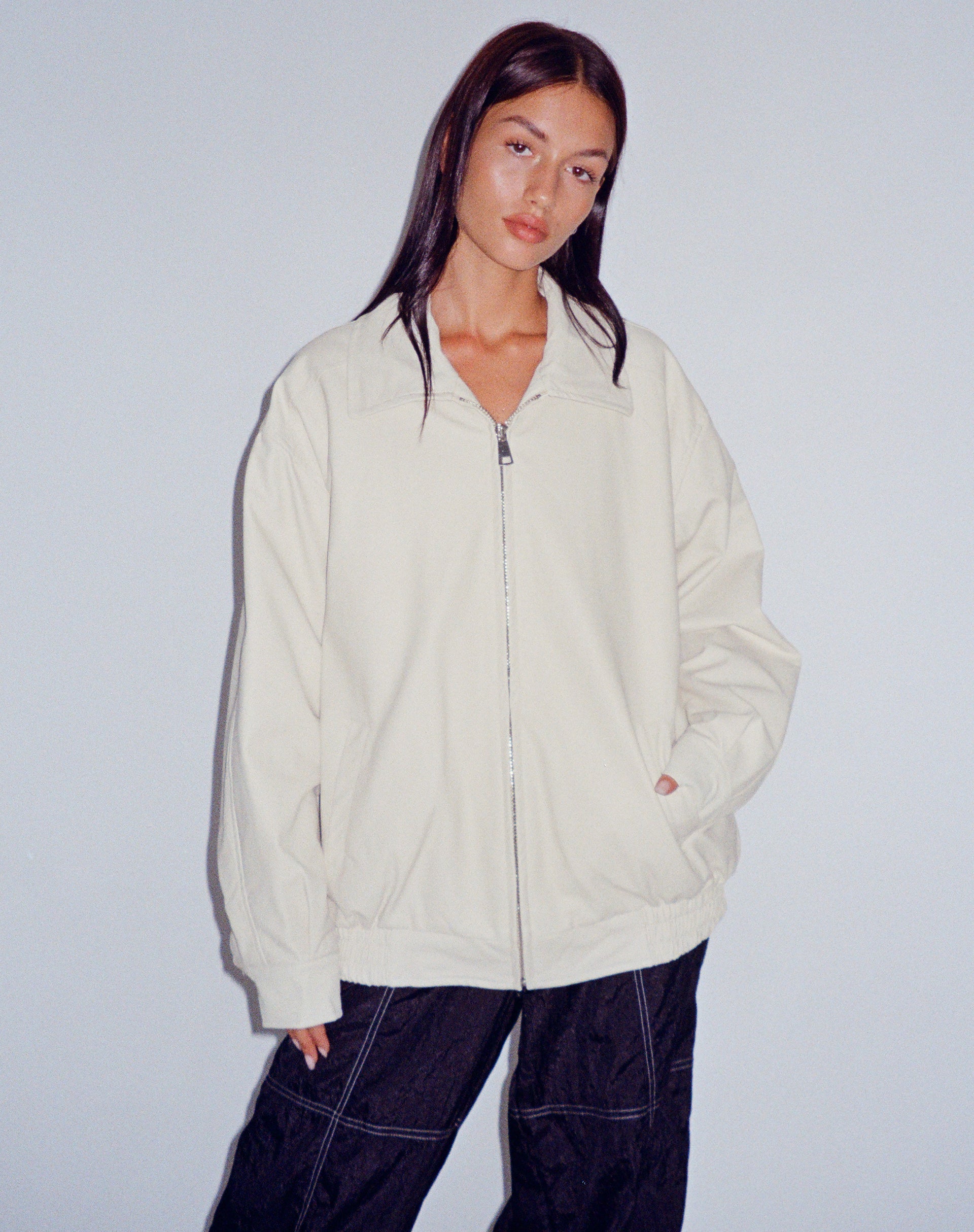 Image de la veste Cavita en PU crème