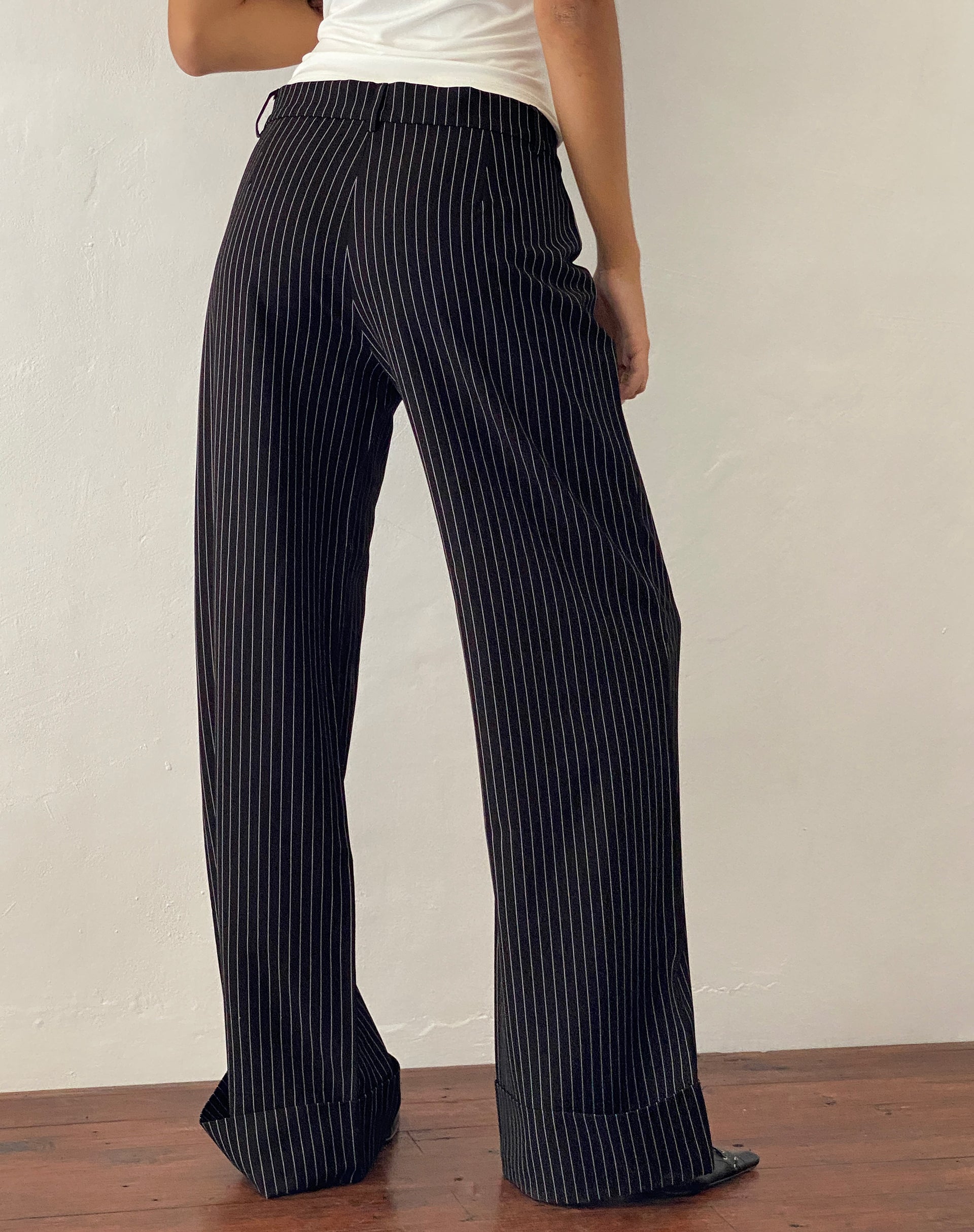 Image de Abba Low Rise Trouser in Black Pinstripe Tailoring