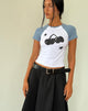Image de Agneta Baby Tee en blanc avec Denim délavé imprimé Cherry