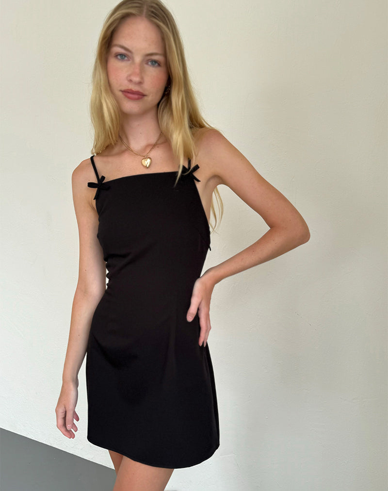 Image de la mini robe Aketi en noir