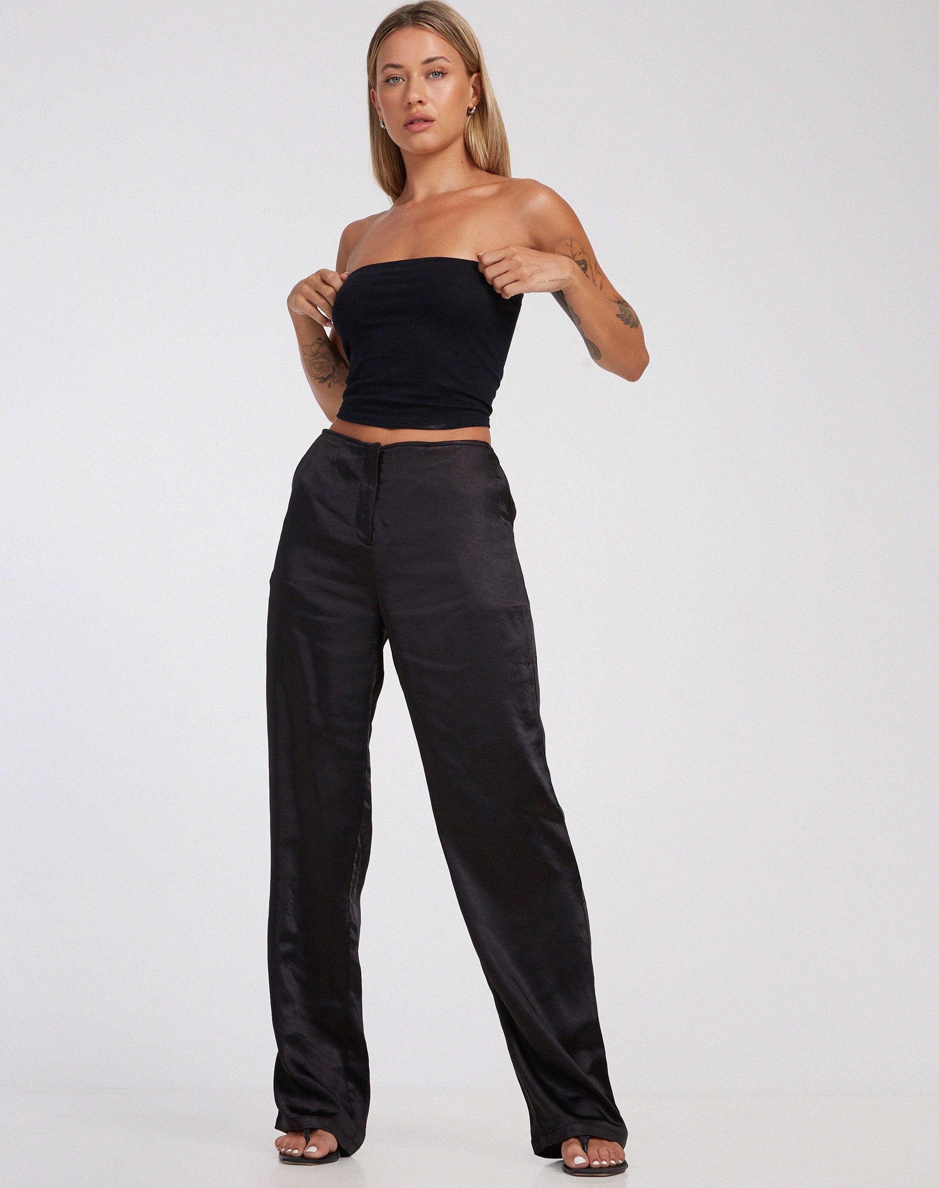 image de Akuna Pantalon à jambes larges en satin noir