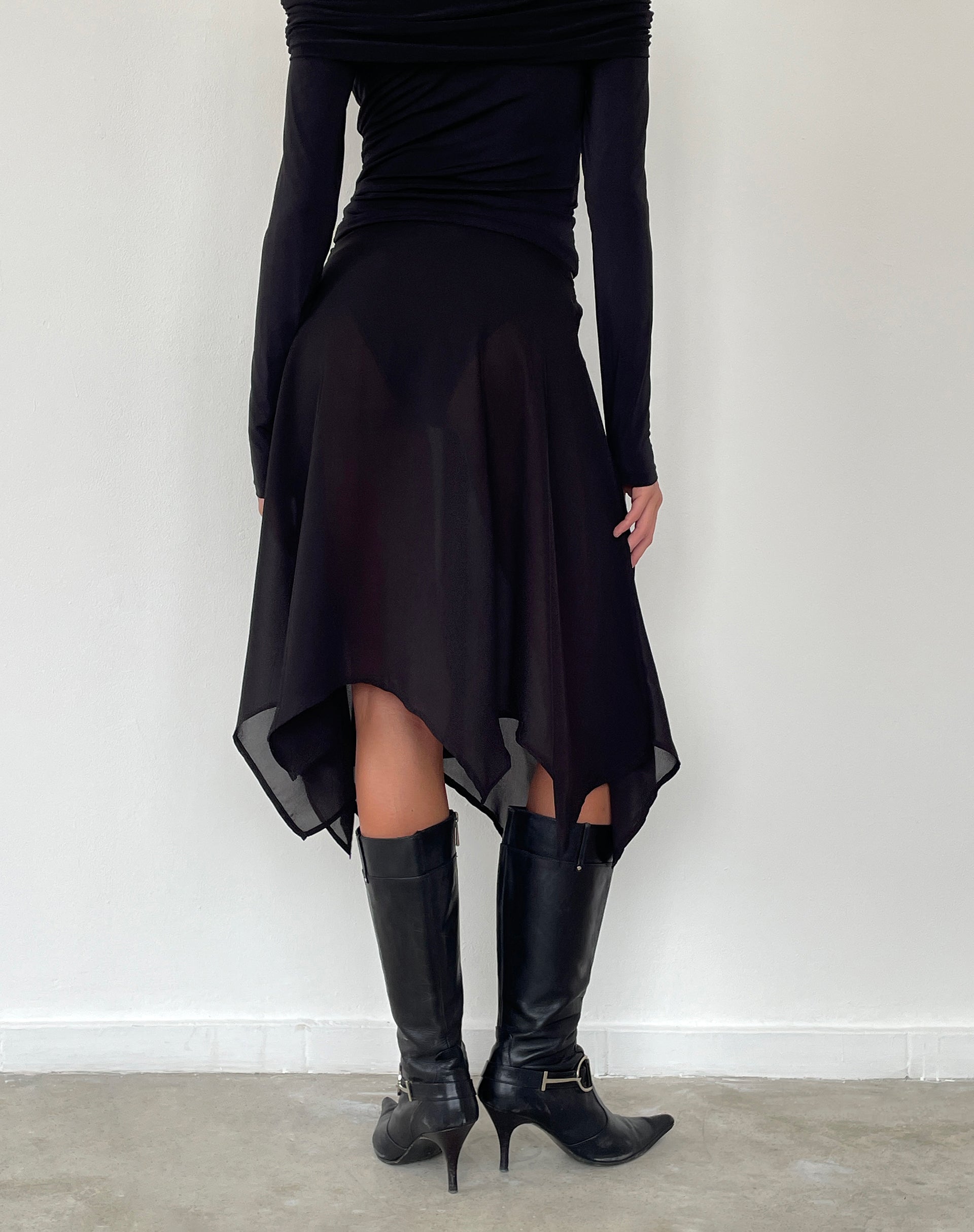 Image de la jupe midi Albertha en mousseline noire