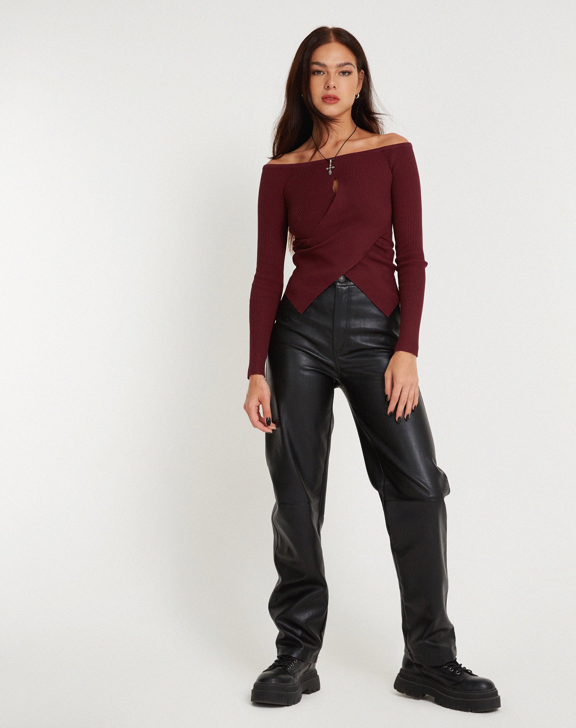 Image de Amandari Bardot Long Sleeve Top in Marron