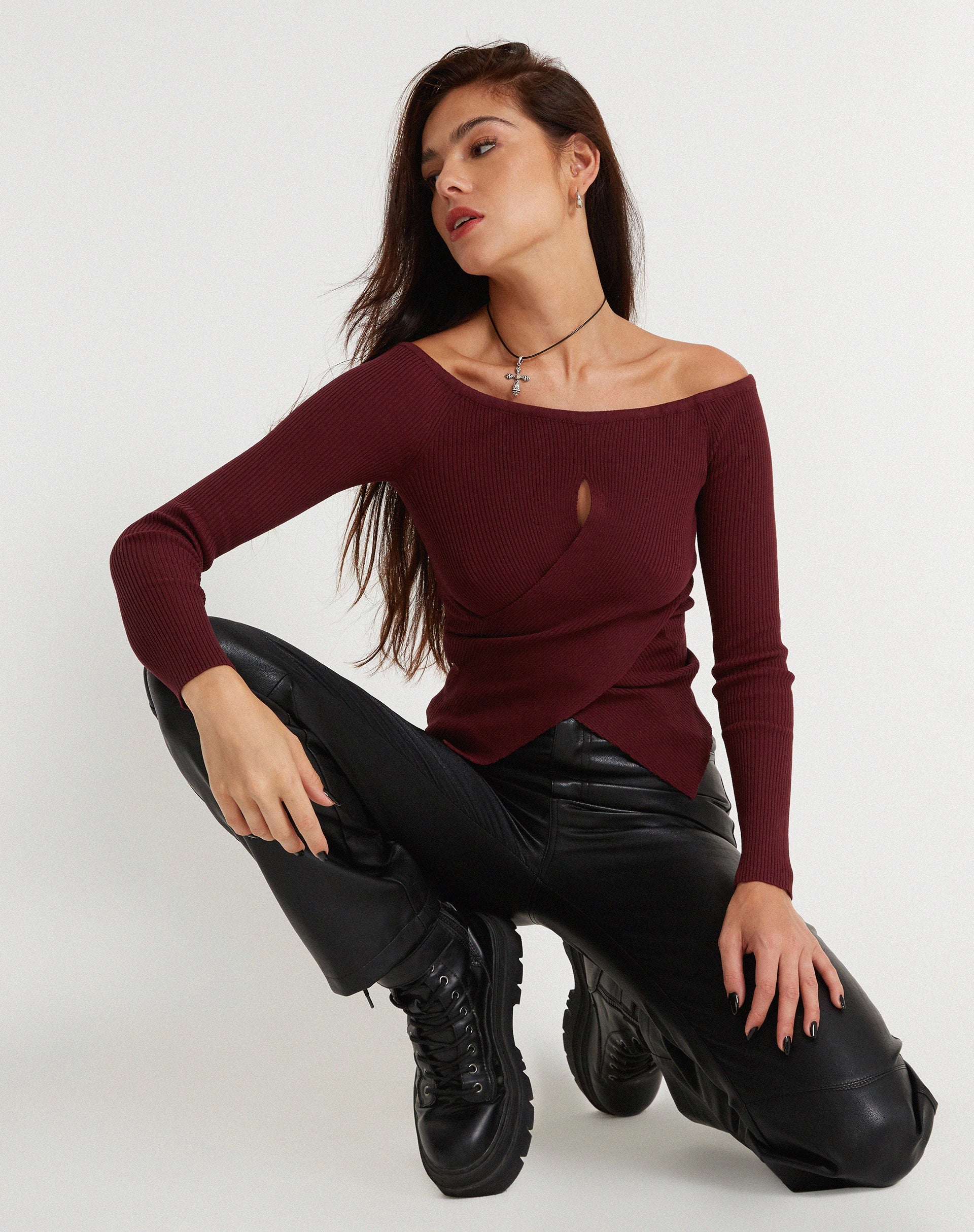 Image de Amandari Bardot Long Sleeve Top in Marron