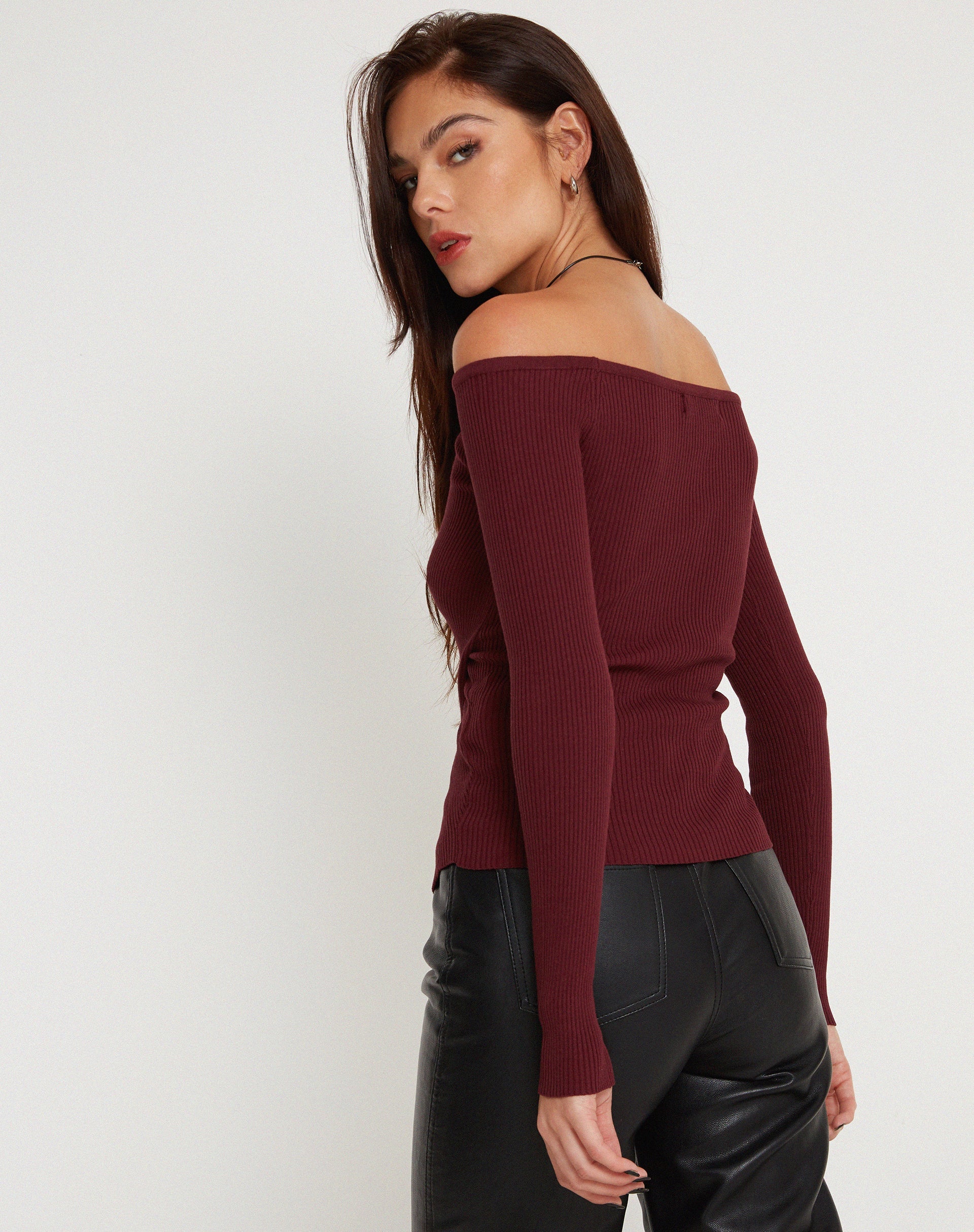 Image de Amandari Bardot Long Sleeve Top in Marron