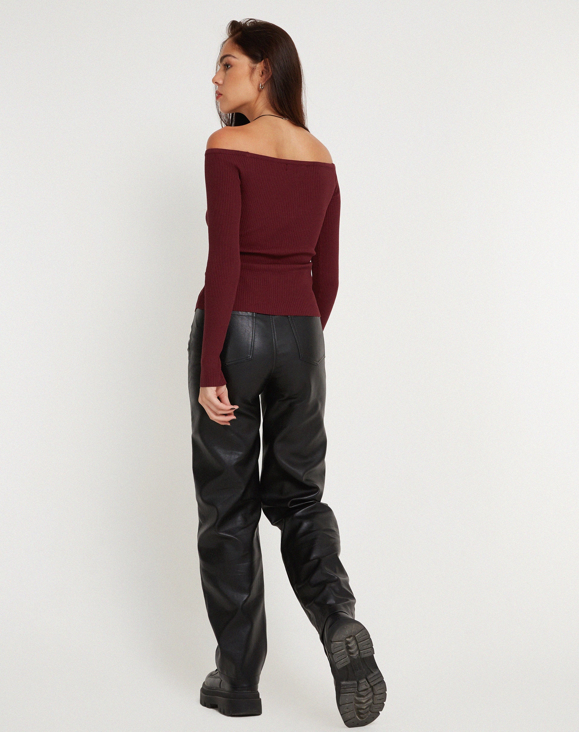 Image de Amandari Bardot Long Sleeve Top in Marron