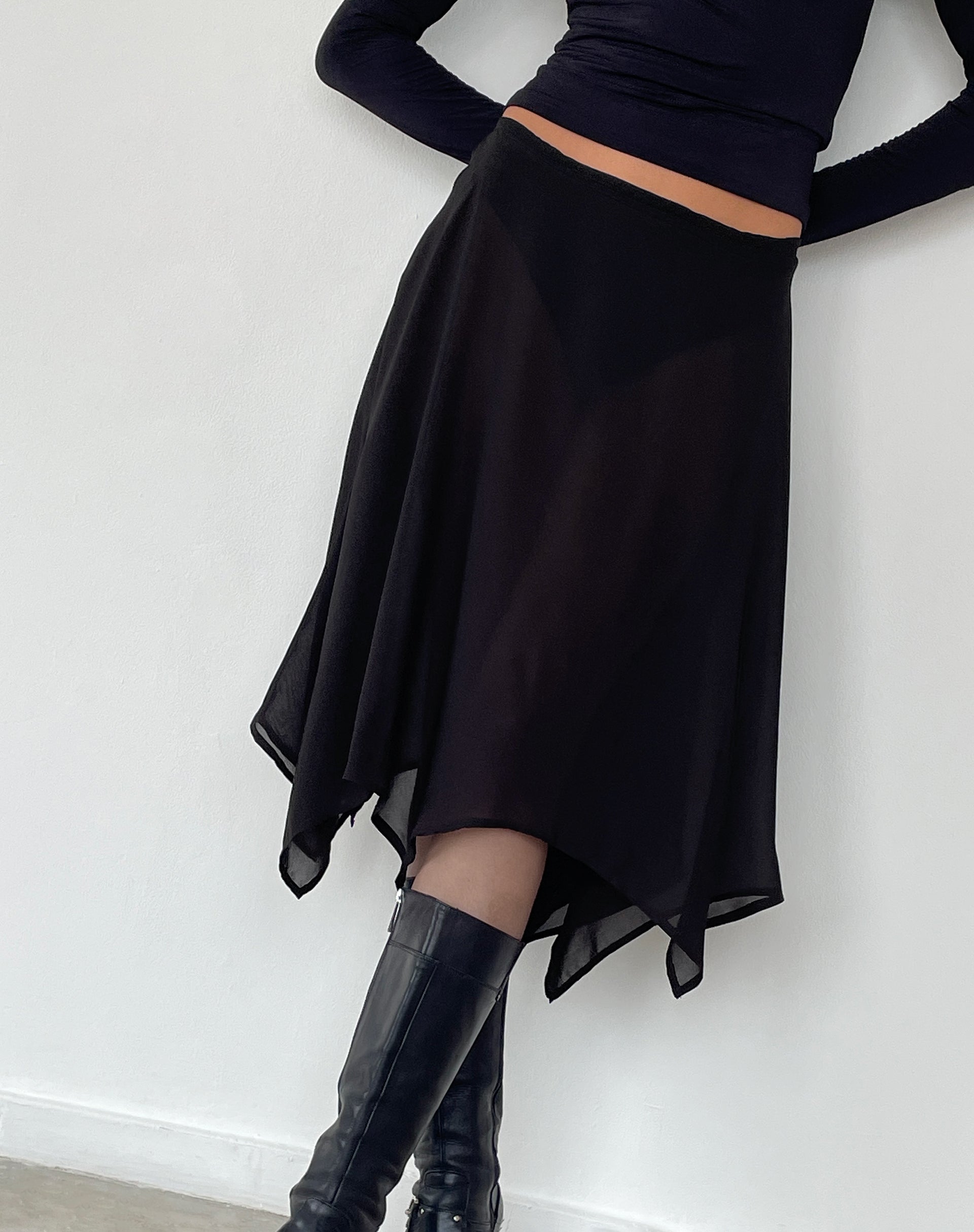 Image de la jupe midi Albertha en mousseline noire