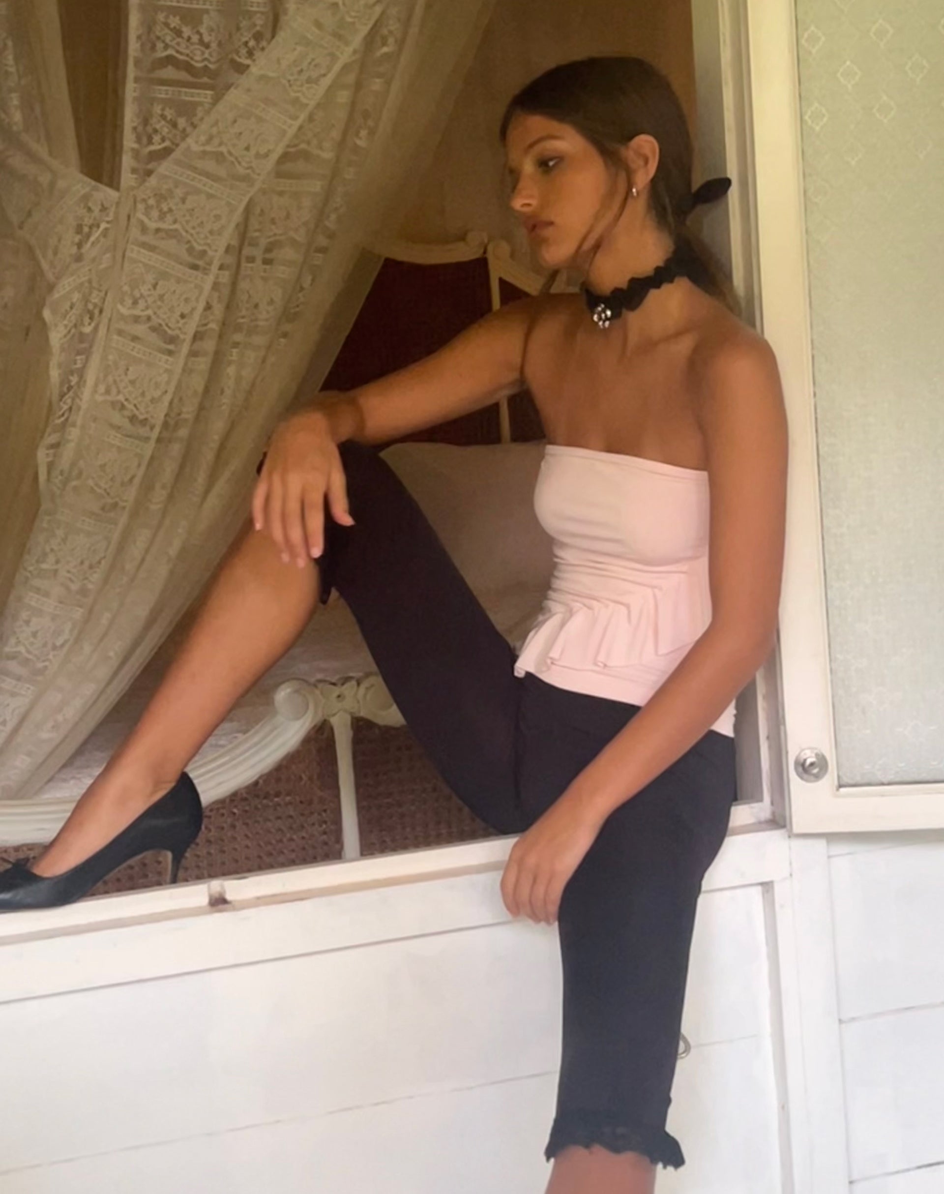Image de Baylin Ruffle Bandeau Top in Baby Pink