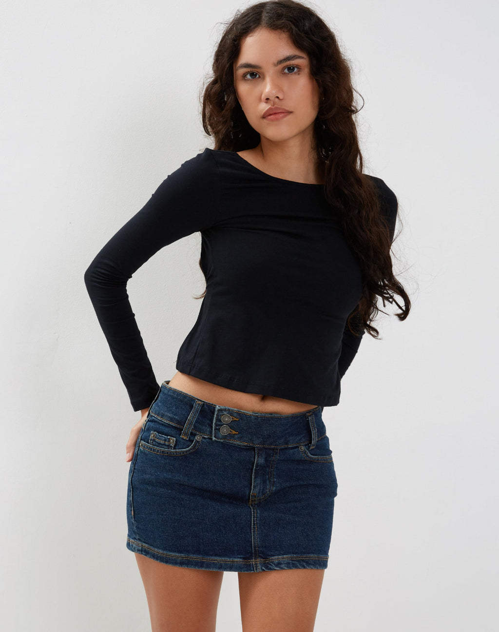 Minijupe en denim à taille basse, délavage vintage foncé