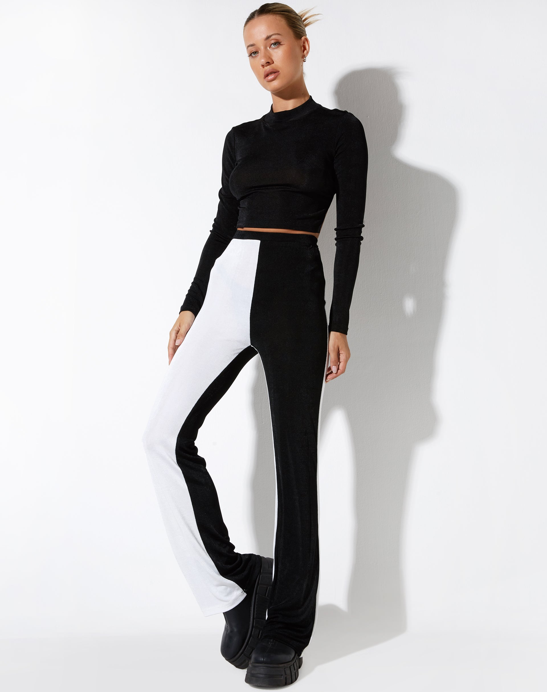 image du pantalon Anson en crêpe noir et blanc