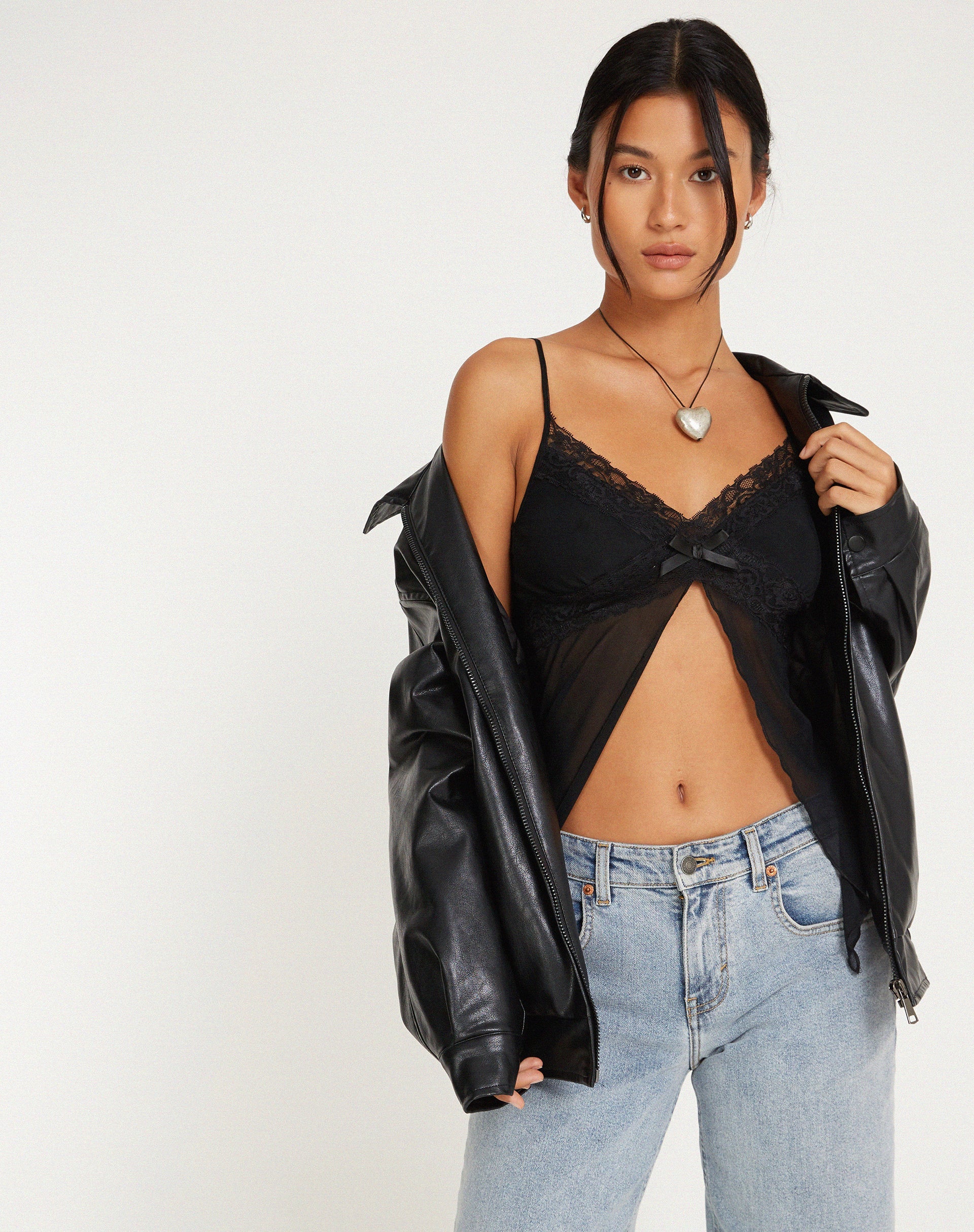 Image de Ariela Butterfly Top in Black