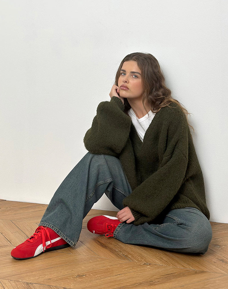 Image de Asato Chunky V Neck Jumper in Brushed Khaki
