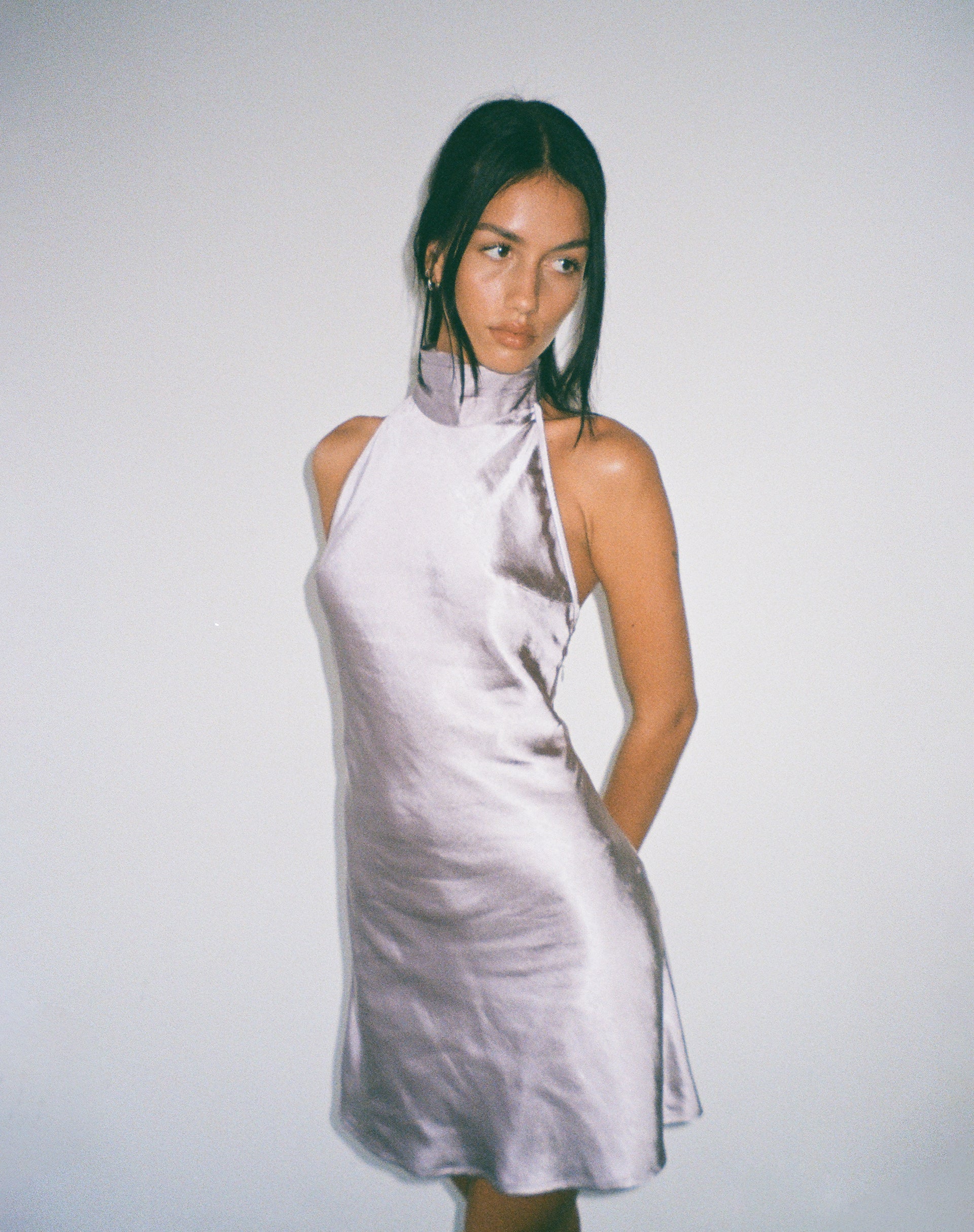 Image de MOTEL X JACQUIE Atik Mini robe dos nu en satin argenté