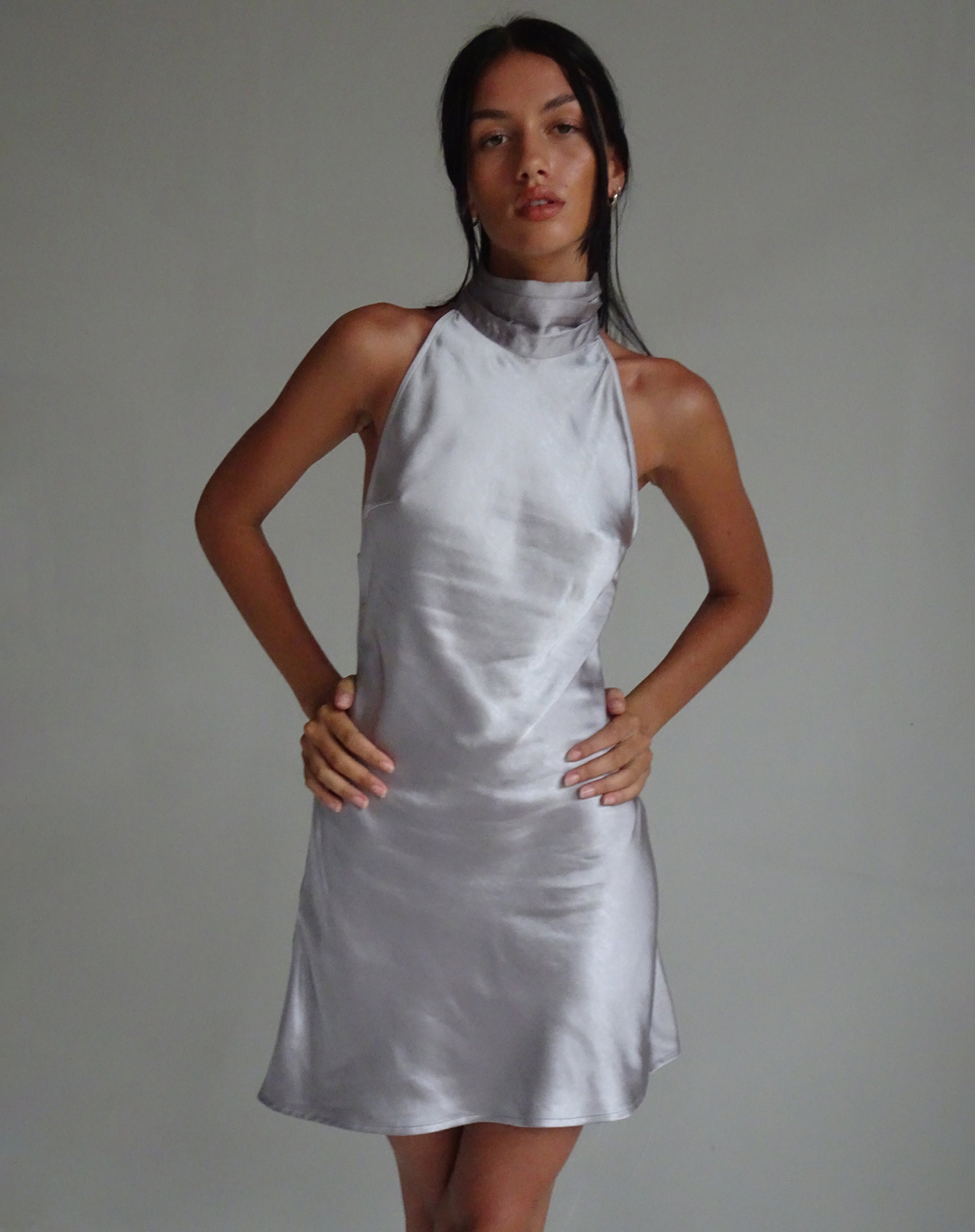 Image de MOTEL X JACQUIE Atik Mini robe dos nu en satin argenté