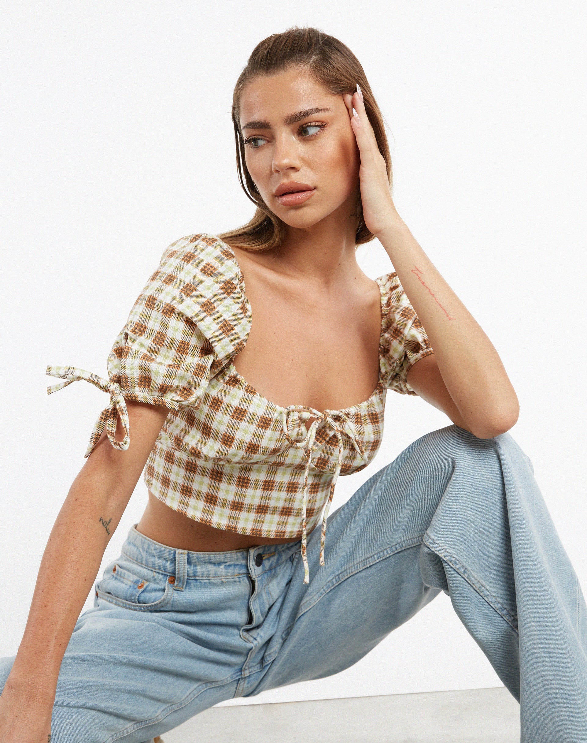 Image de MOTEL X JACQUIE Auri Crop Top in Yellow Brown Check