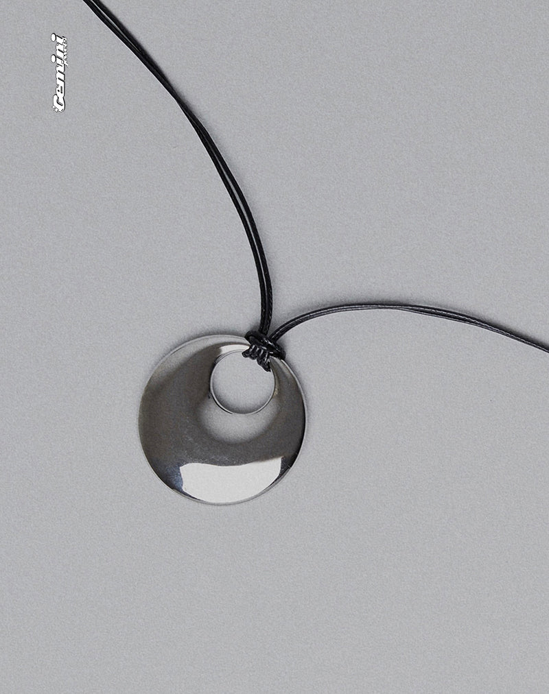Image de l'Aurora Cord Circle Necklace by Gemini Jewels