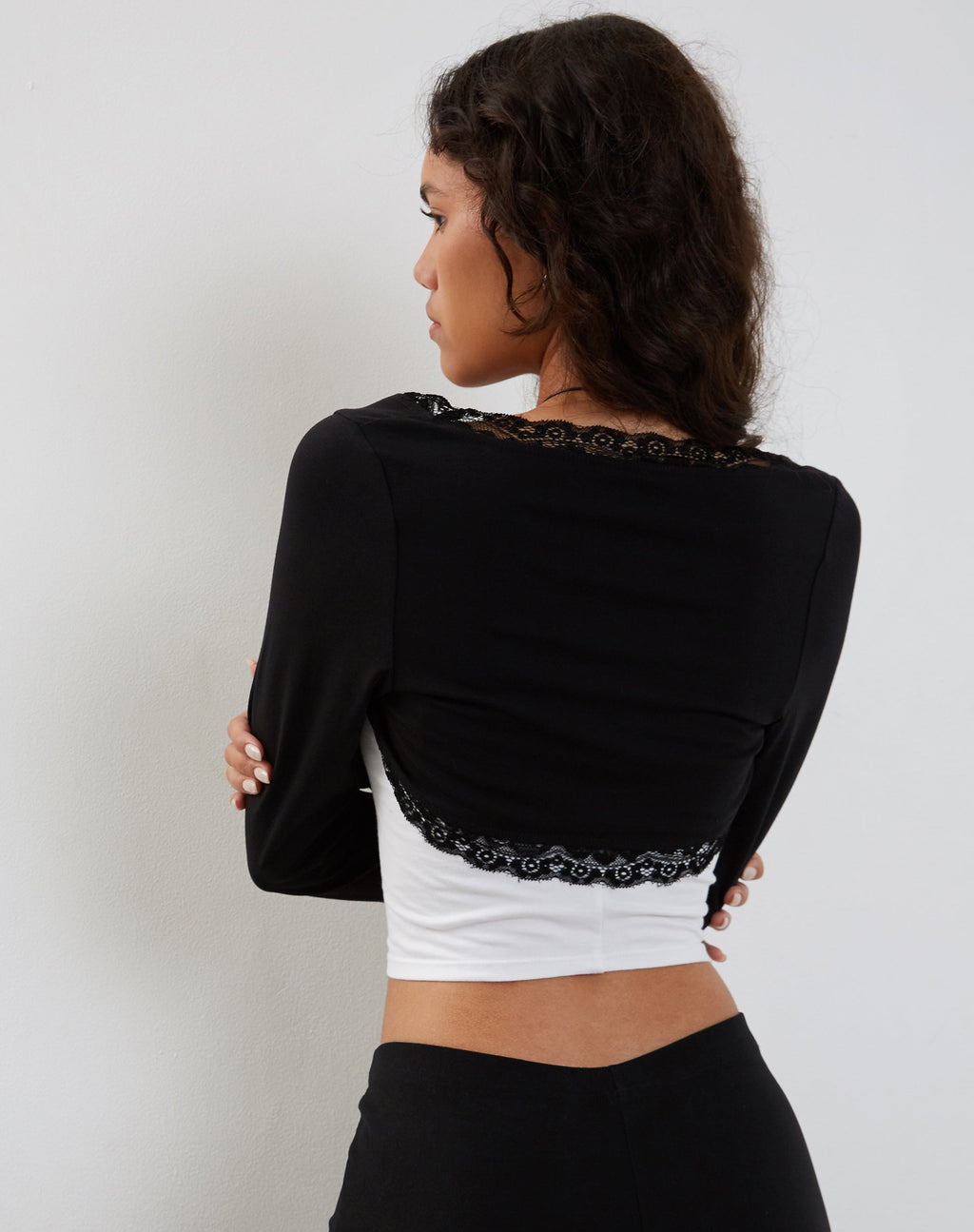 Avya - Top havane bordé de dentelle en dentelle de lycra - Noir