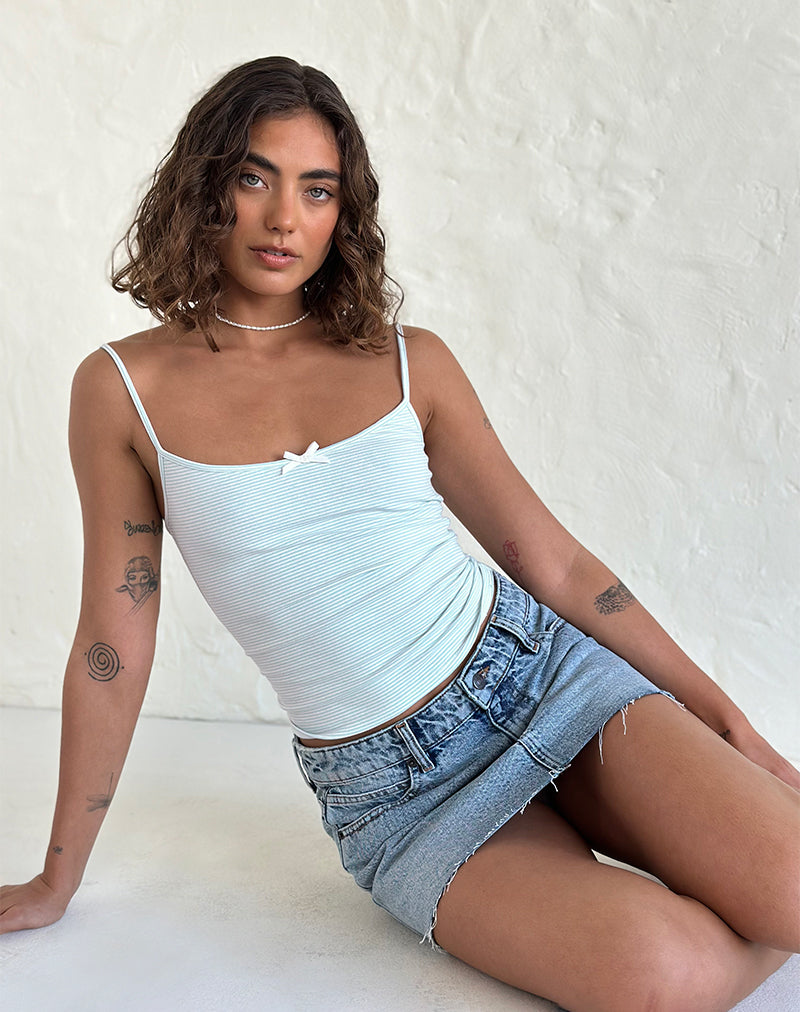 Barlyn Cami Top in Blue and White Stripe (Top Cami Barlyn à rayures bleues et blanches)
