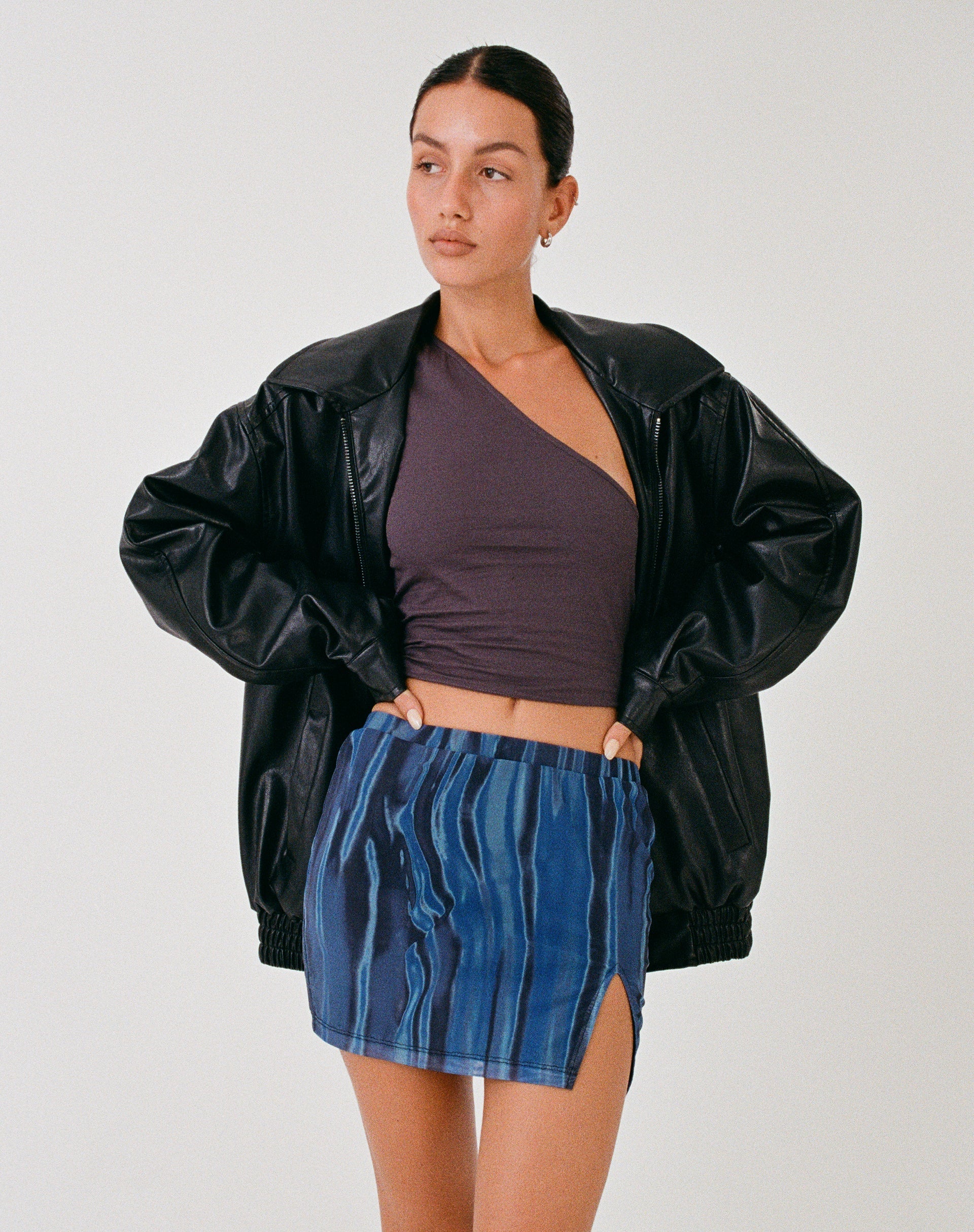 Image de la mini-jupe Pelma de MOTEL X JACQUIE en Colour Bleed Blue