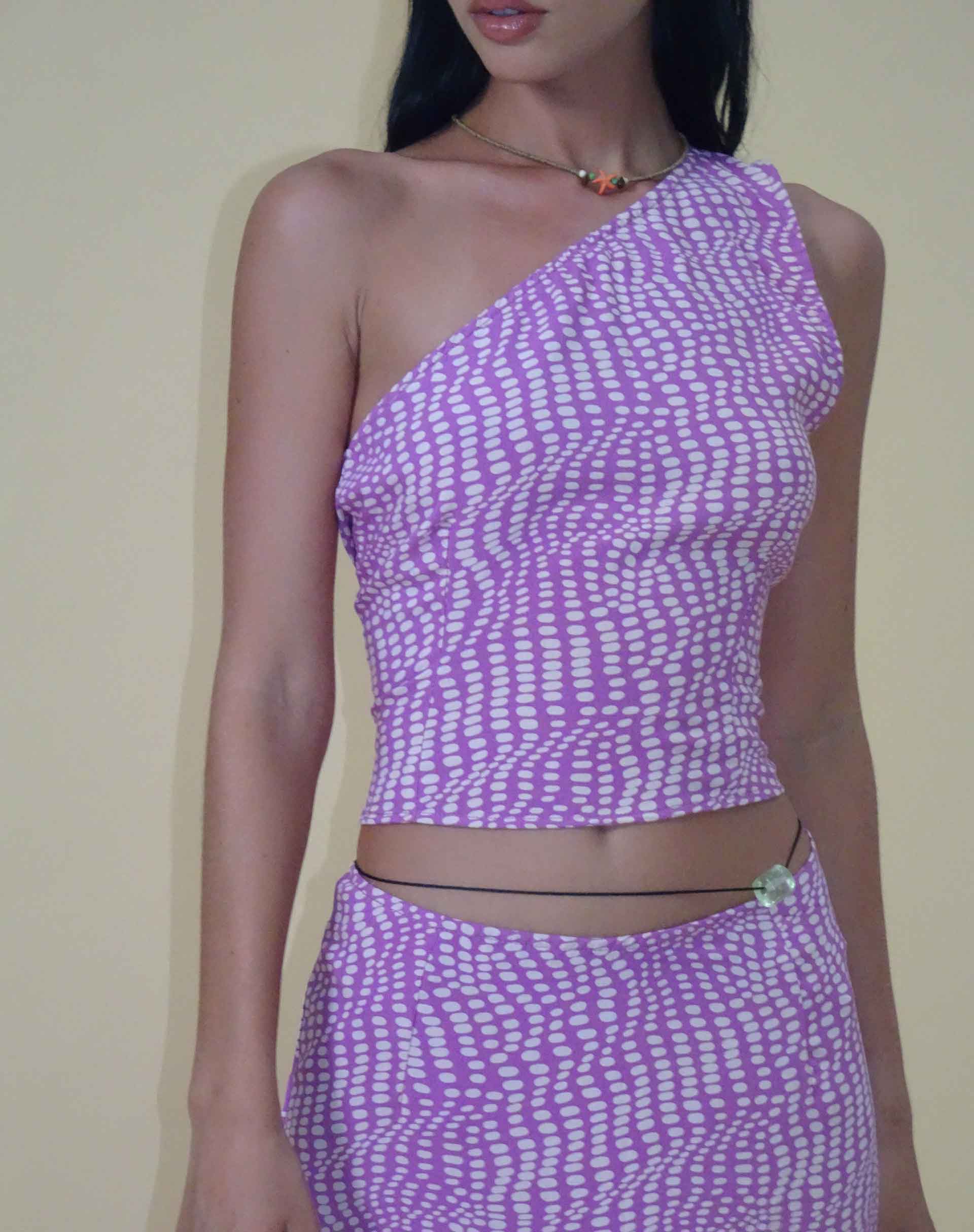 Image de Bayan One Shoulder Top in Wavy Polka Purple