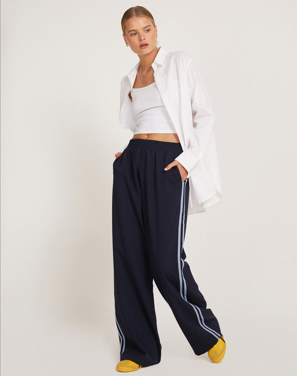 Pantalon Bennett en marine de tailleur avec rayures latérales