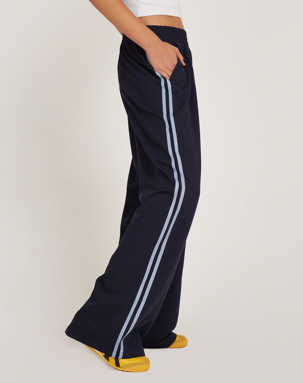 Pantalon Bennett en marine de tailleur avec rayures latérales
