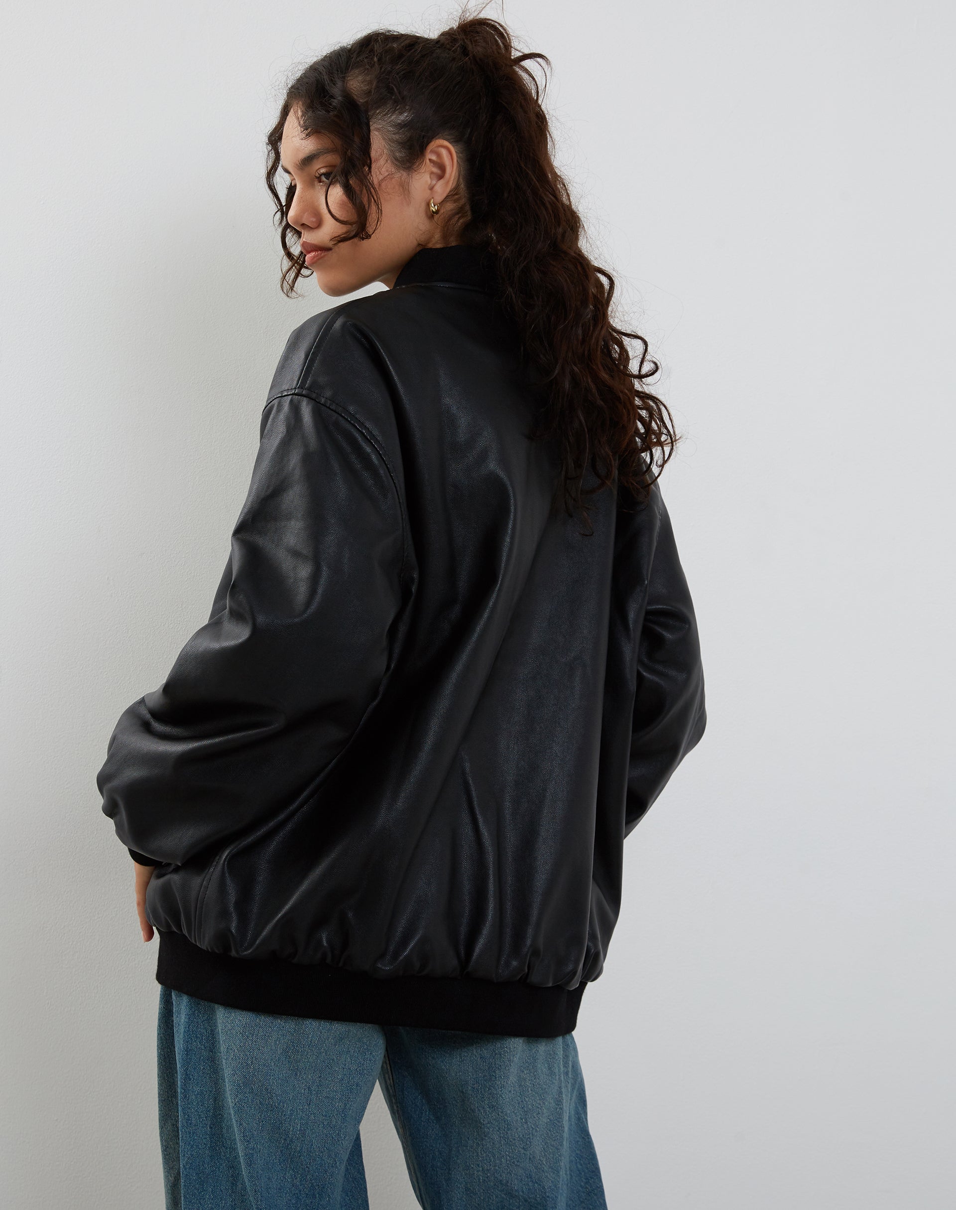 Image de la veste Benta en PU noir