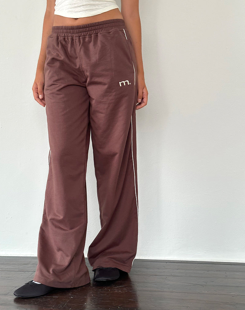Pantalon de jogging à jambes larges Benton en acajou avec passepoil ivoire et broderie M