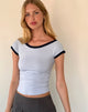 Image de Bitha Top en bleu poudre avec reliure marine