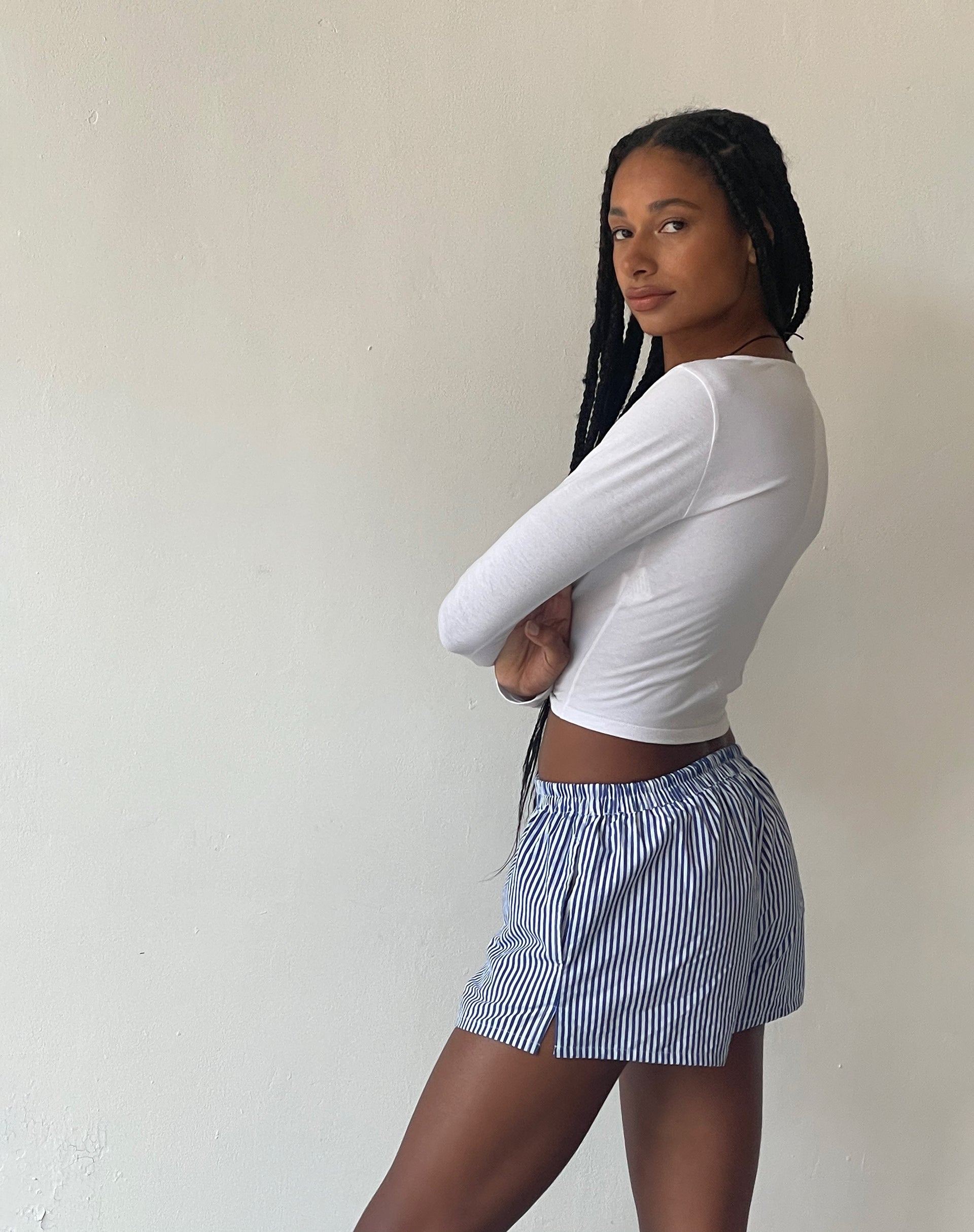 Image de MOTEL X JACQUIE Laboxe Short court en popeline bleu à rayures