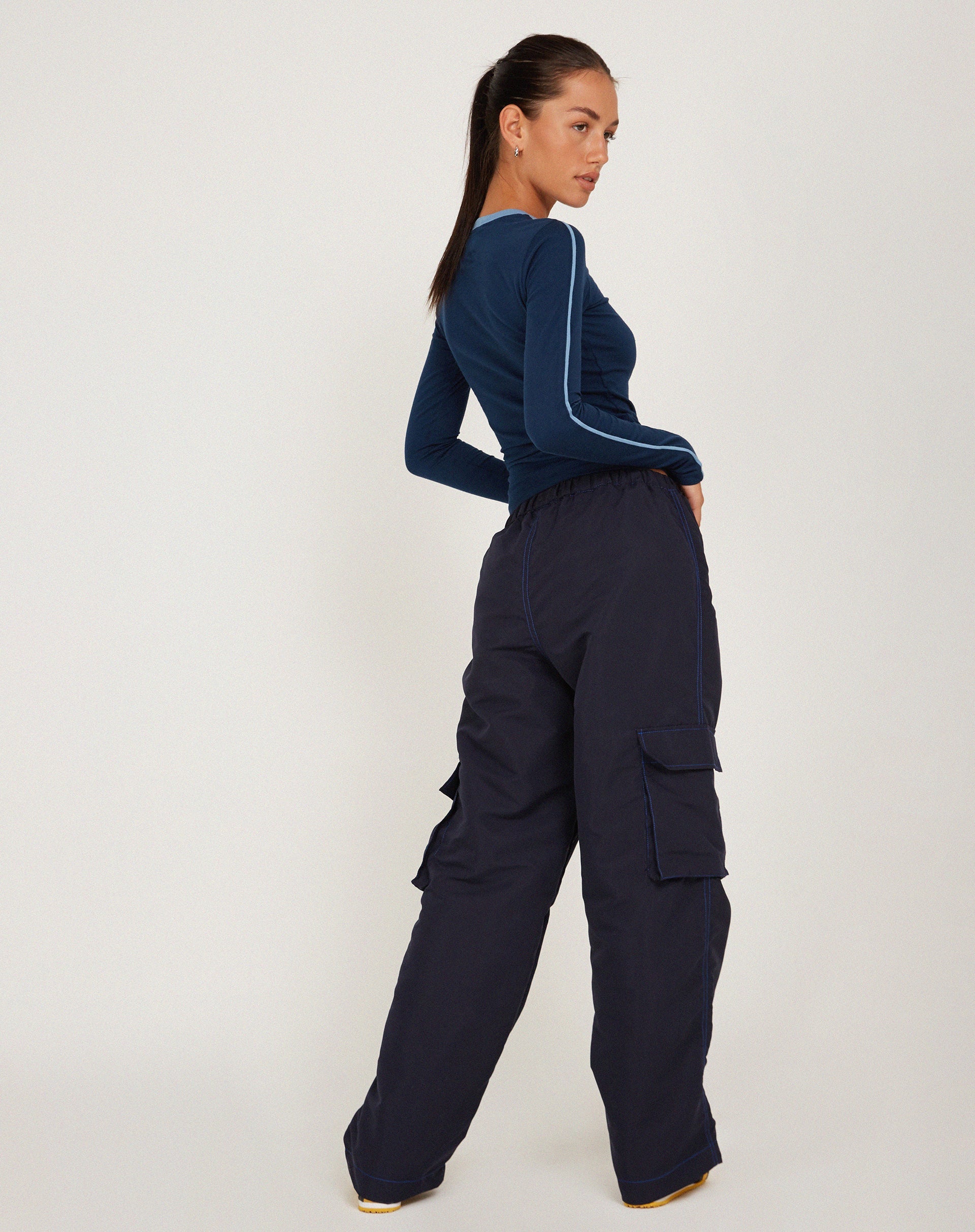 image de Oriells Cargo Trouser in Navy Top Stitch