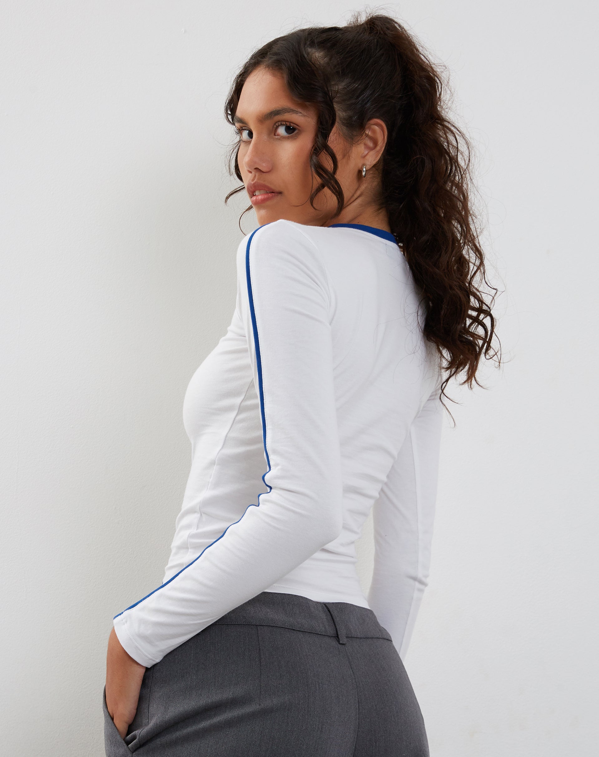 Image de Bonija Long Sleeve Top in White with Cobalt Binding